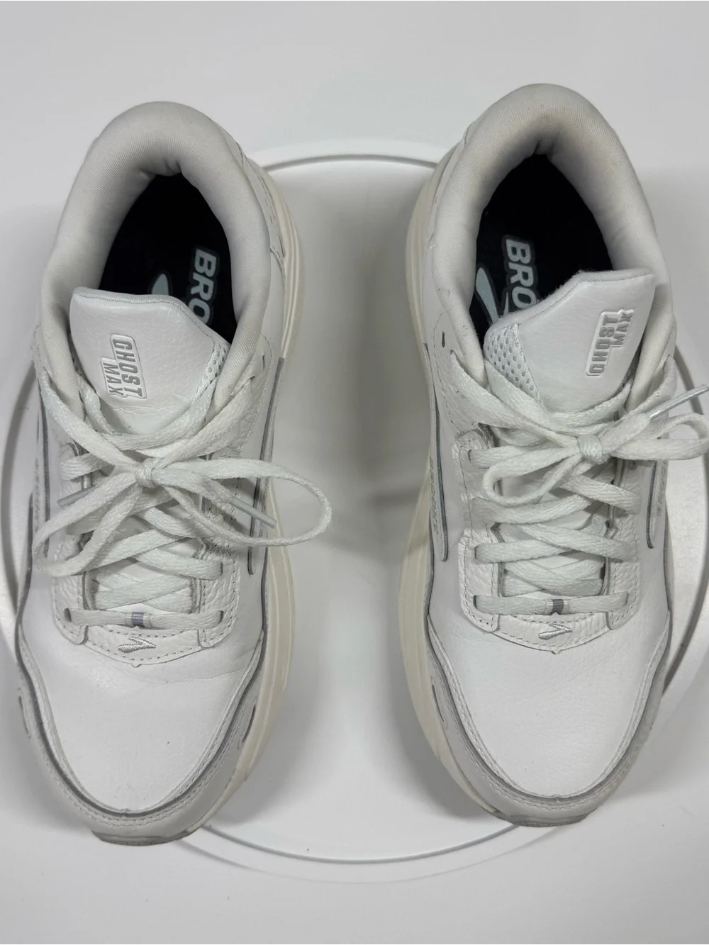 Brooks Ghost Max 2 Leather Womens Sz 9 Walking Shoes (B Standard) (142) White